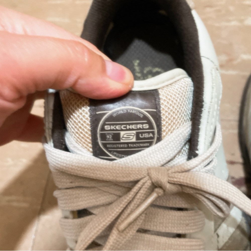 Men’s Low Top leather off white, lace up Sketchers Sneaker. US size 8 - Picture 4 of 7